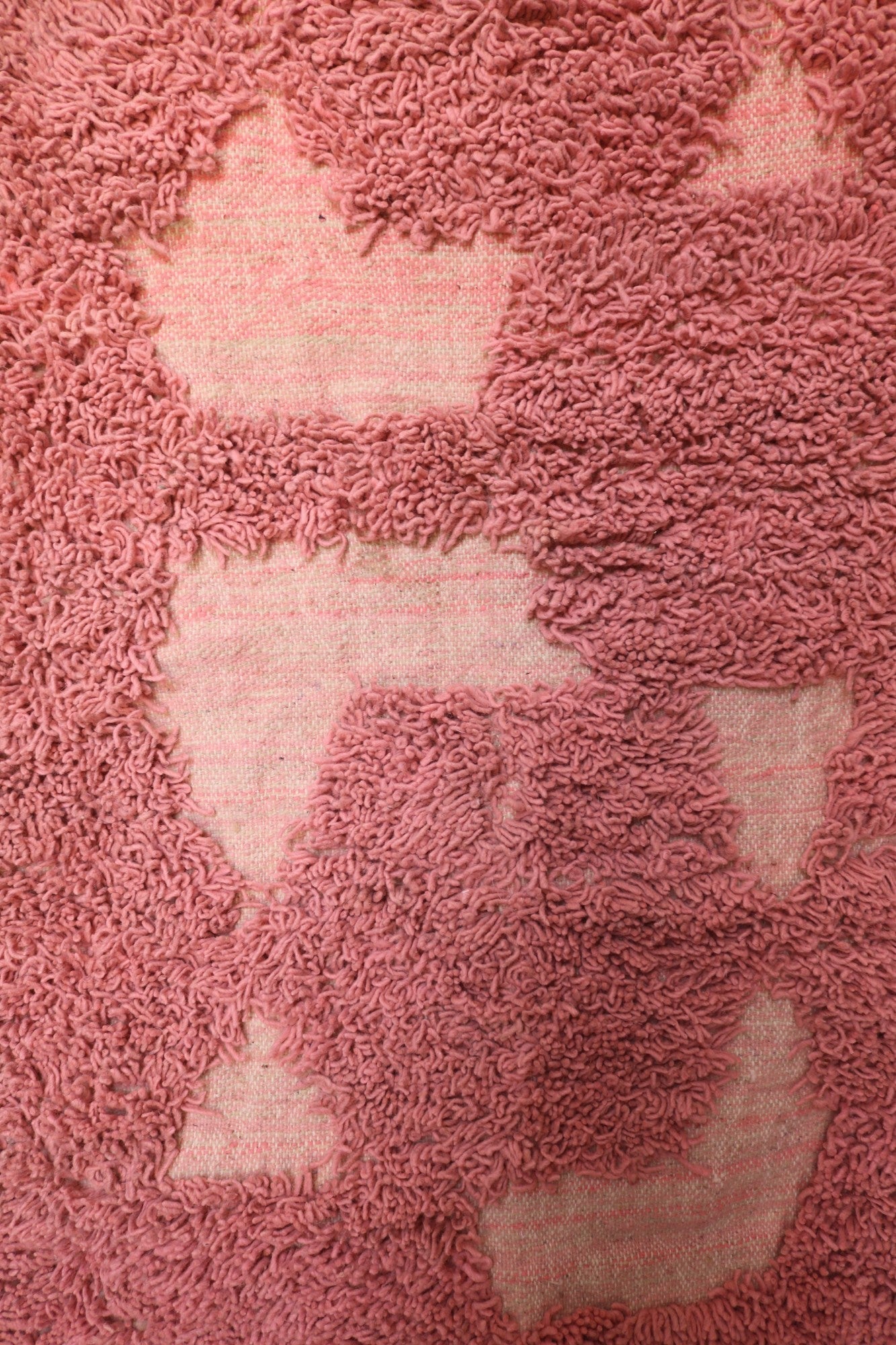 Talyat Berber Moroccan Rug – Pink Wool Shag Design - Cat Rodeo