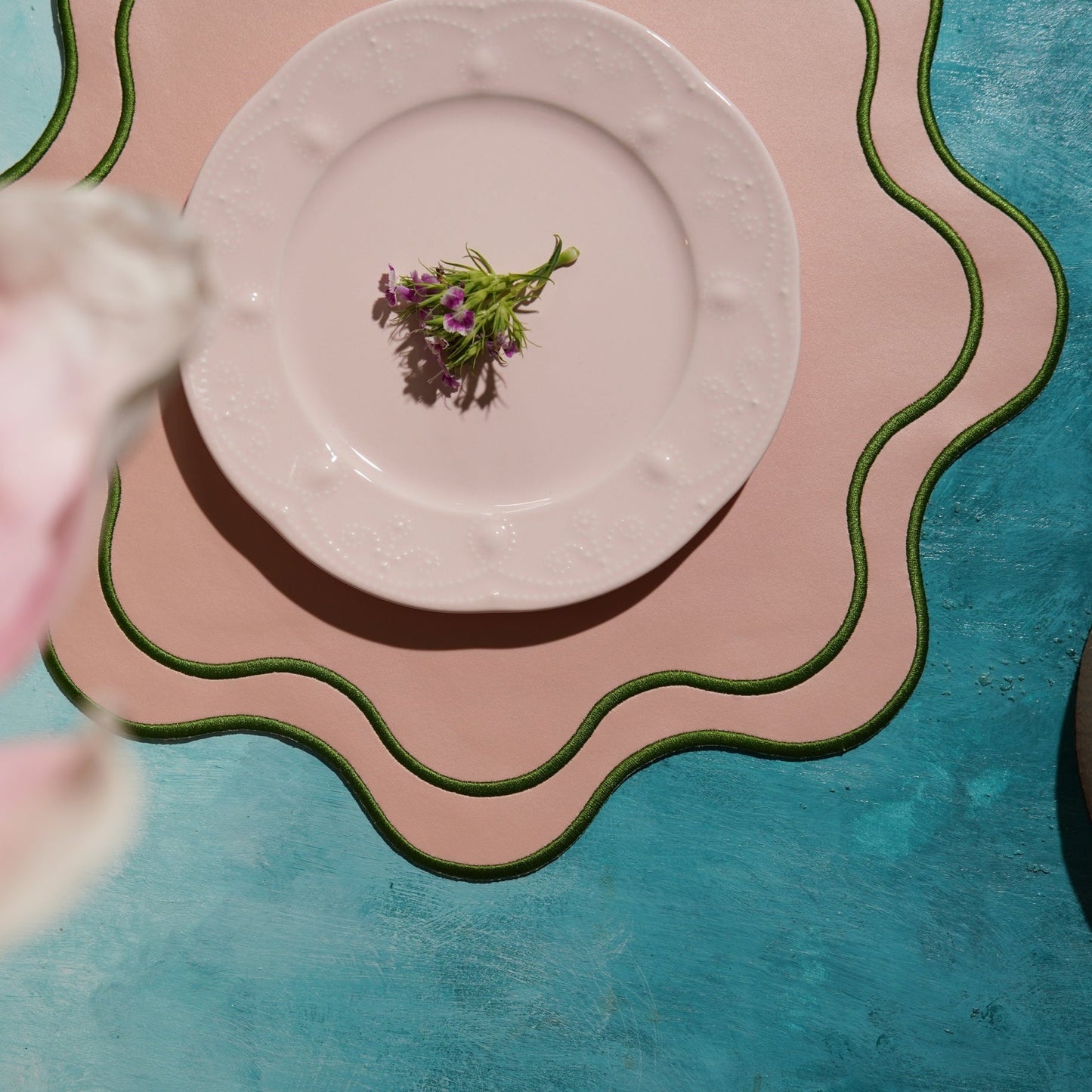 HAVEN PINK WAVY EDGE FAUX LEATHER PLACEMAT - mosswell.us