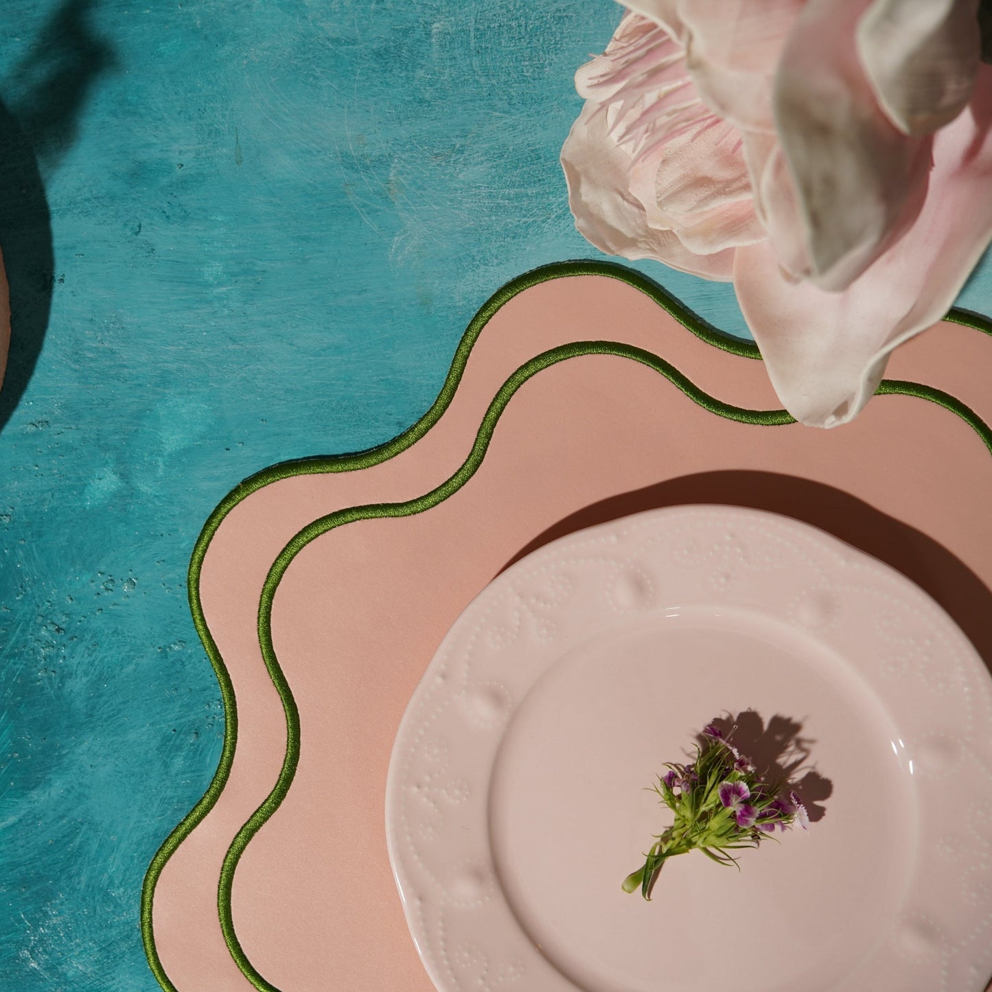 HAVEN PINK WAVY EDGE FAUX LEATHER PLACEMAT - mosswell.us