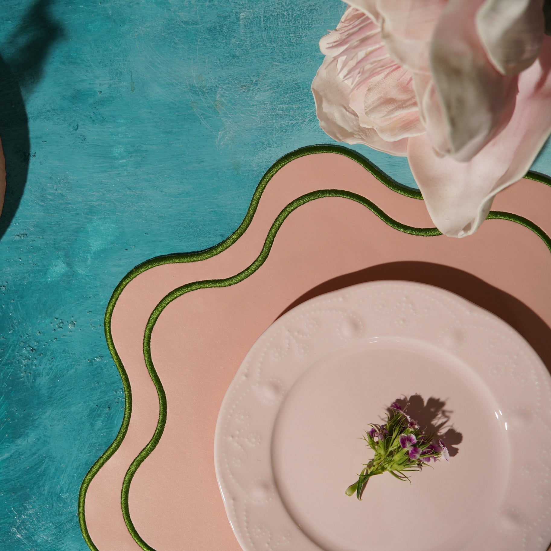 HAVEN PINK WAVY EDGE FAUX LEATHER PLACEMAT - mosswell.us