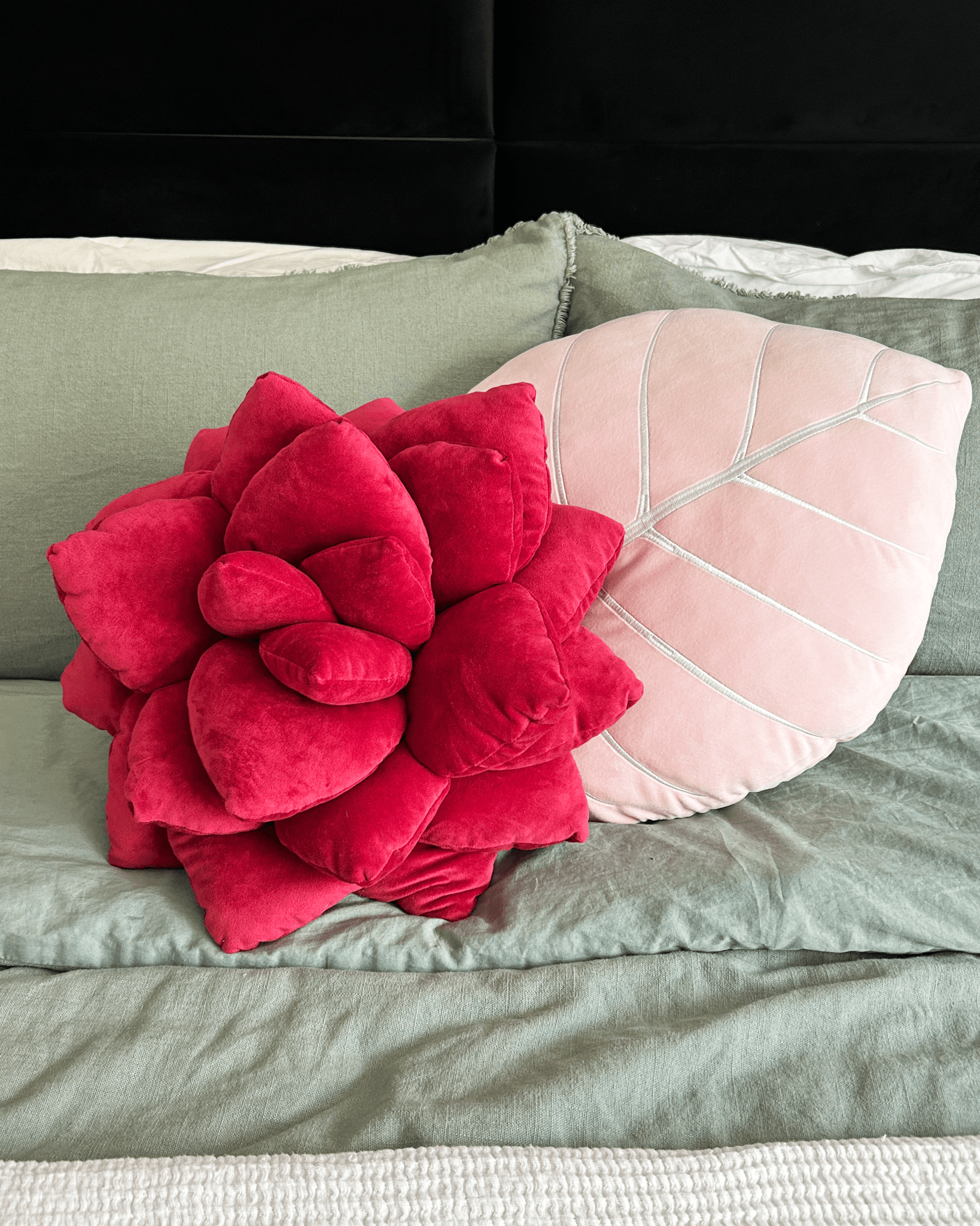 Philodendron Gloriosum Leaf Plush Pillow - Baby Pink - mosswell.us