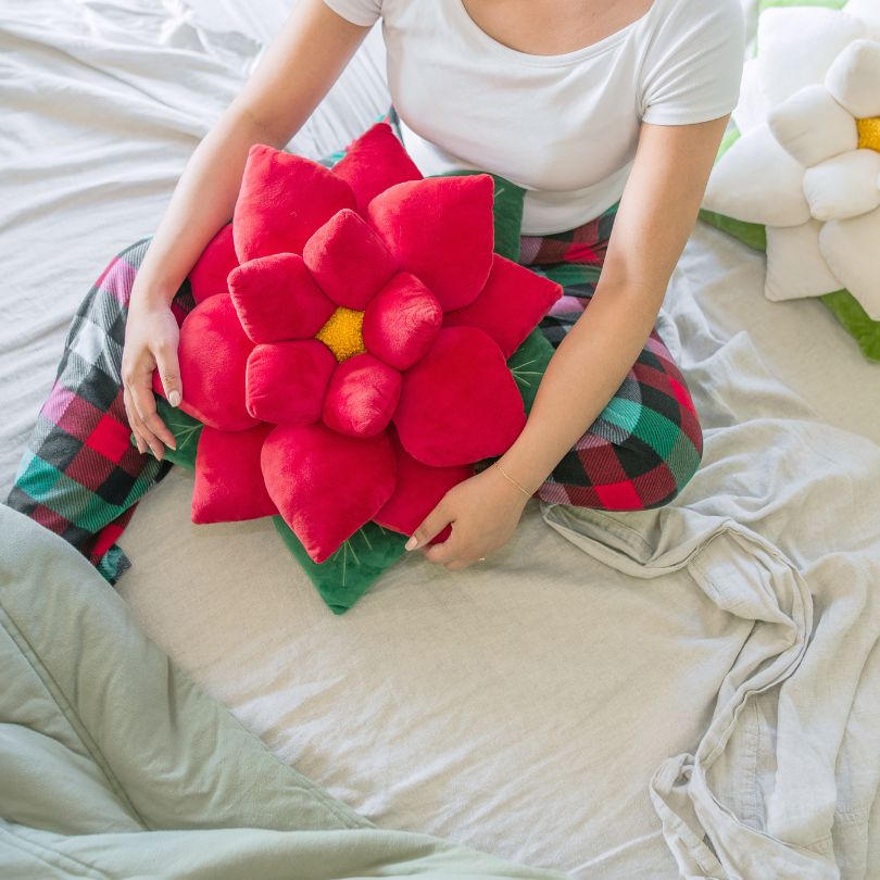 Poinsettia Pillow - Christmas Red - mosswell.us