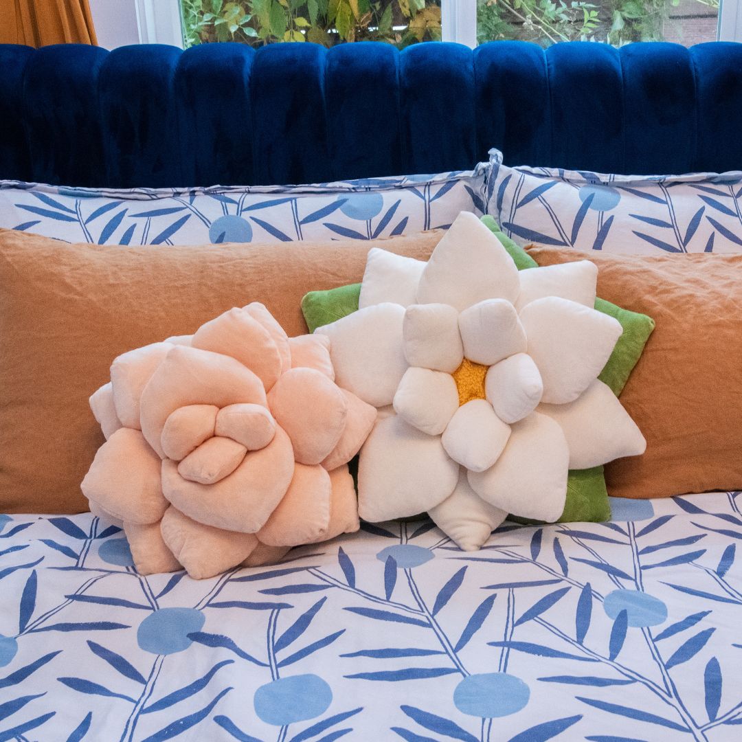 Poinsettia Pillow - Marshmallow White - mosswell.us