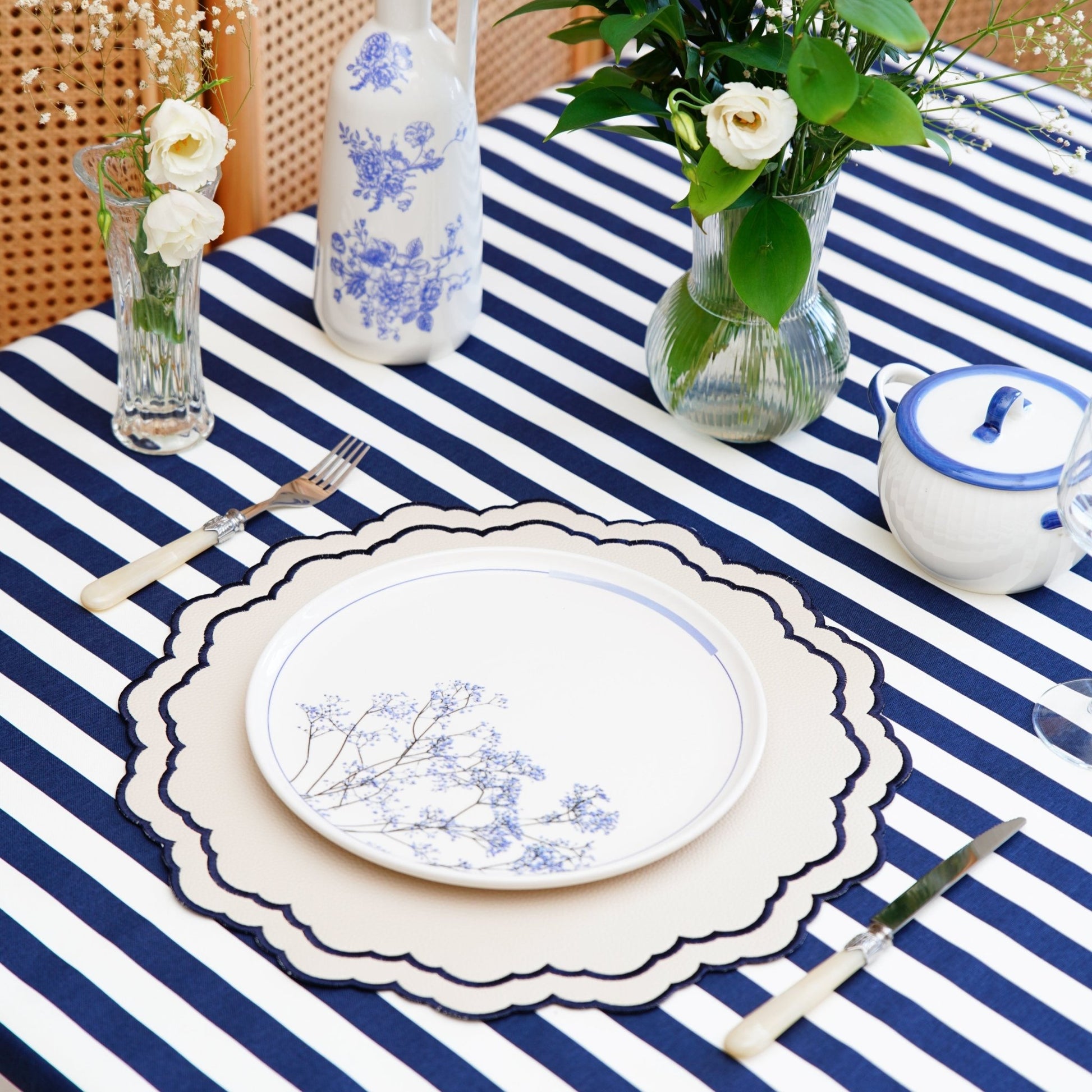 SCARLET WHITE NAVY BLUE ROUND FAUX LEATHER PLACEMAT - mosswell.us