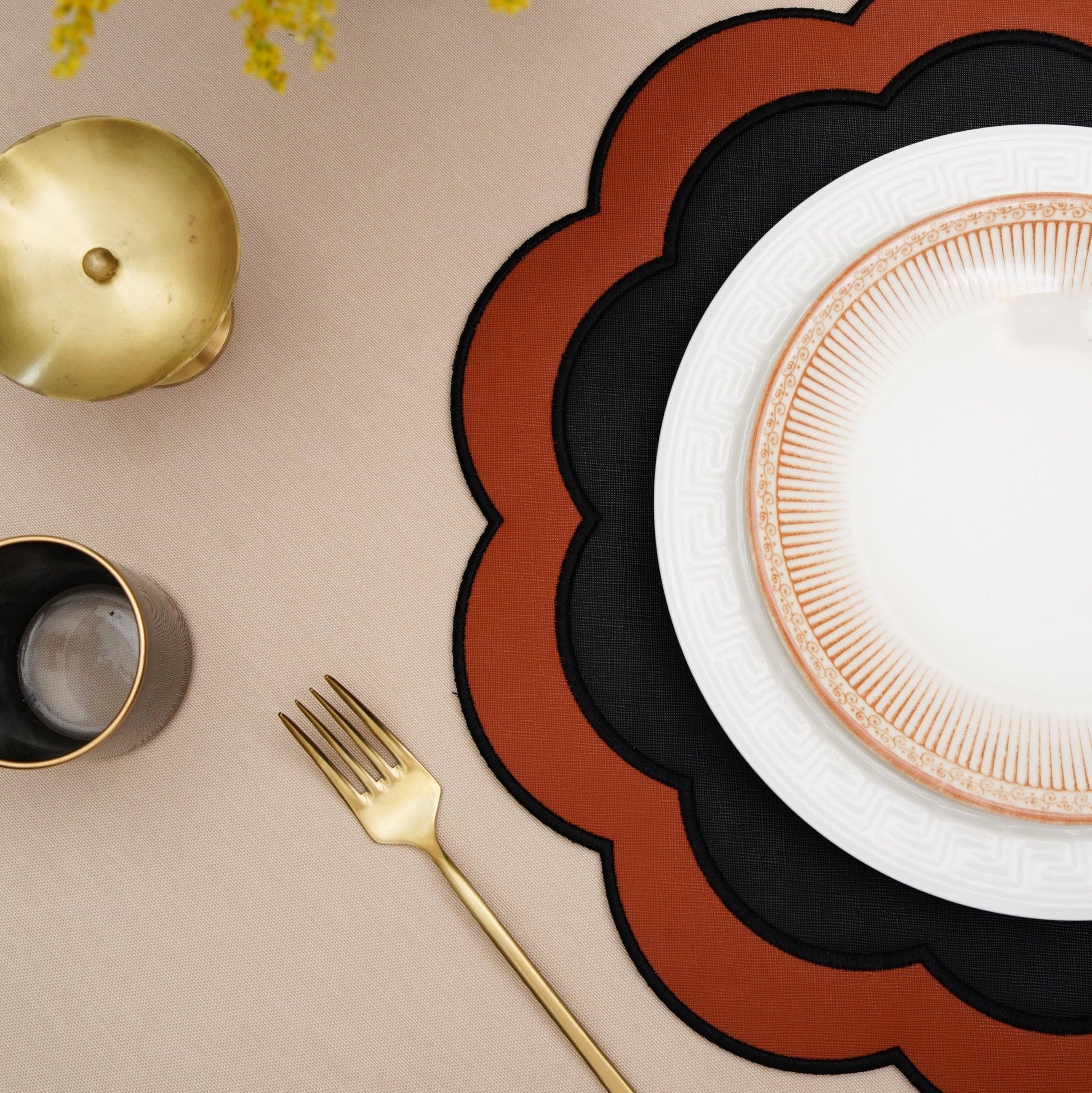 SERENITY BLACK ORANGE SCLALOPED FAUX LEATHER PLACEMAT - mosswell.us