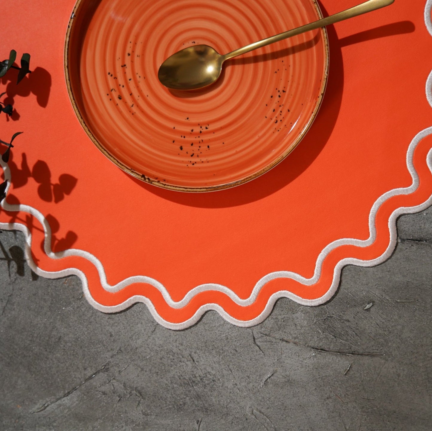 SOLACE ORANGE & WHITE SCALLOPED FAUX LEATHER PLACEMAT - mosswell.us