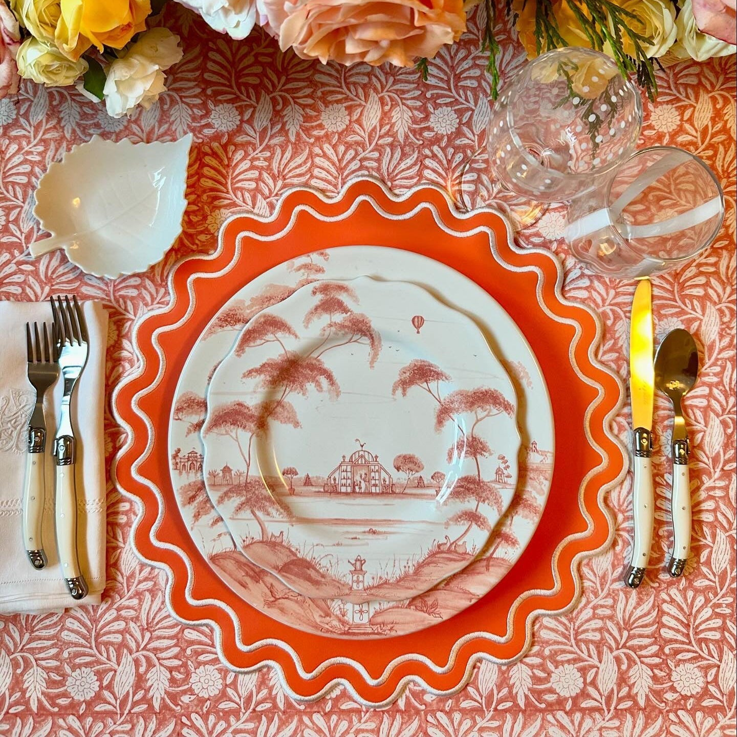 SOLACE ORANGE & WHITE SCALLOPED FAUX LEATHER PLACEMAT - mosswell.us
