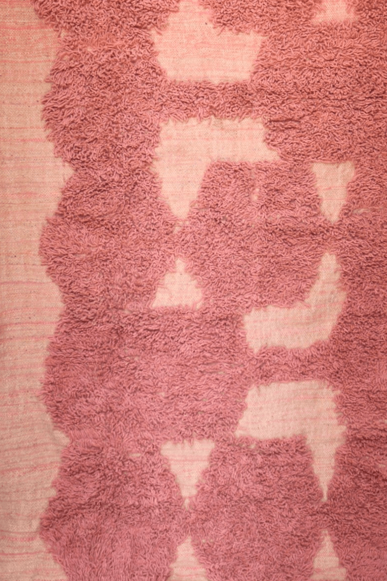 Talyat Berber Moroccan Rug – Pink Wool Shag Design - Cat Rodeo
