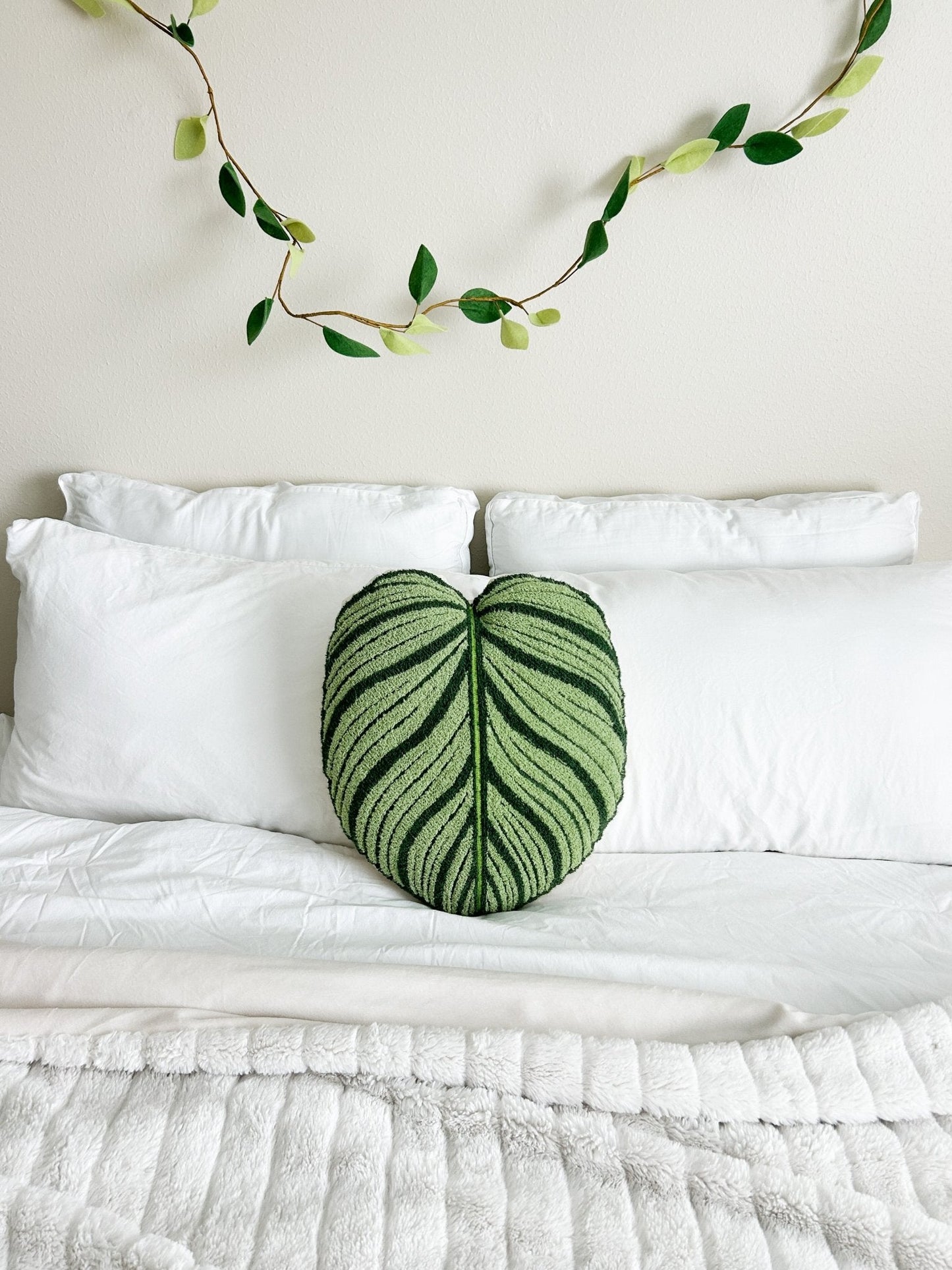 Tufted Calathea Orbifolia Leaf Pillow - mosswell.us